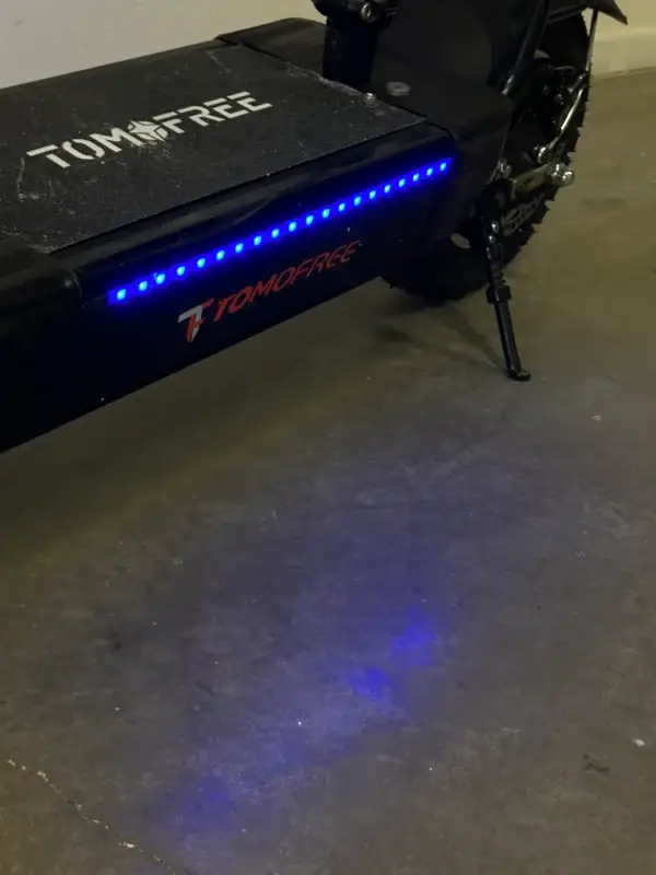 Tomofree Dual-motor Off-Road E-Scooter - Image 4